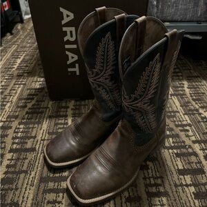 Ariat 13” Caprock Cowboy Boots. Square Toe 10D US